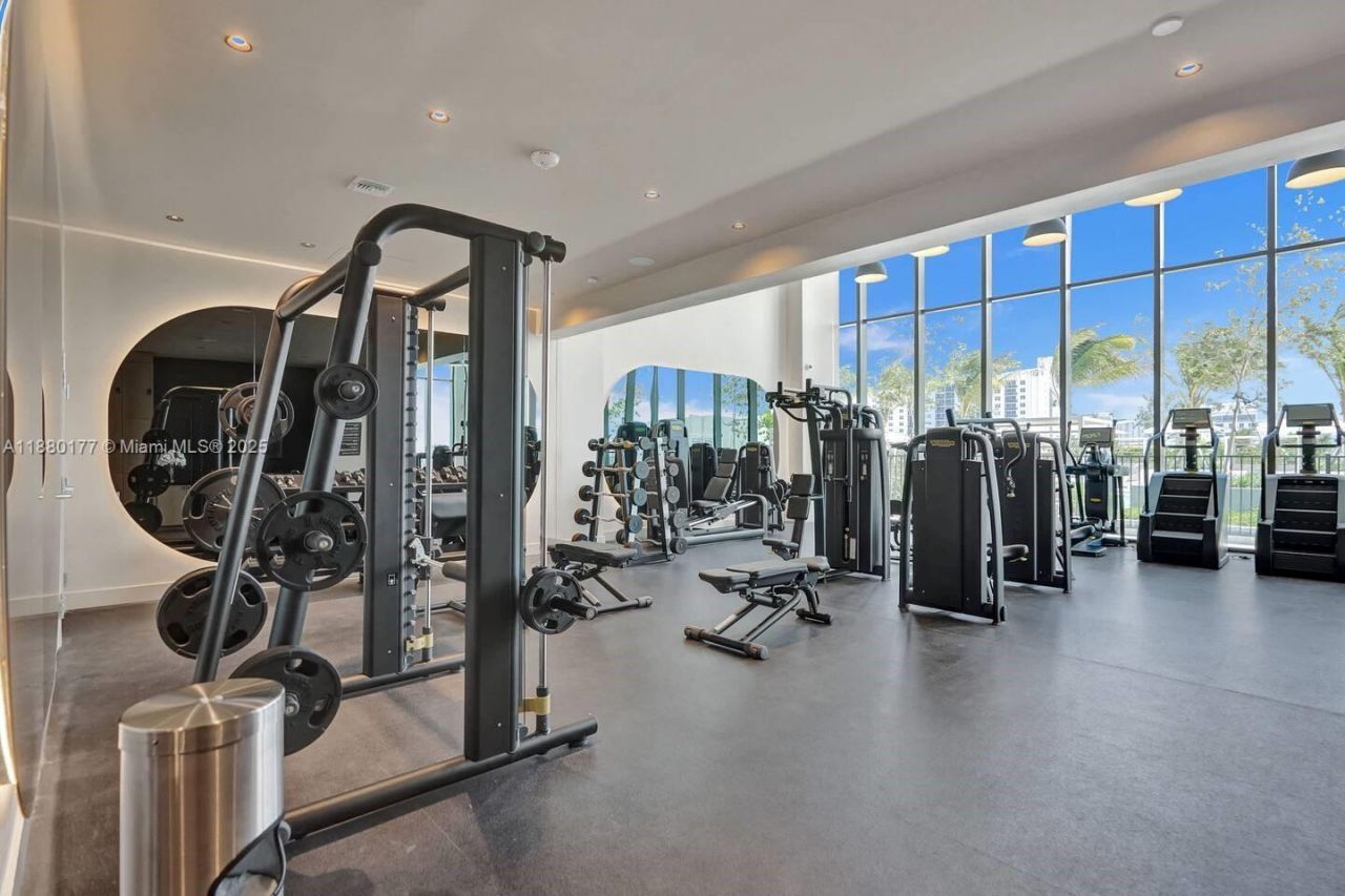 580 72nd Street, Unit 1713, Miami Beach, FL 33141 Photo