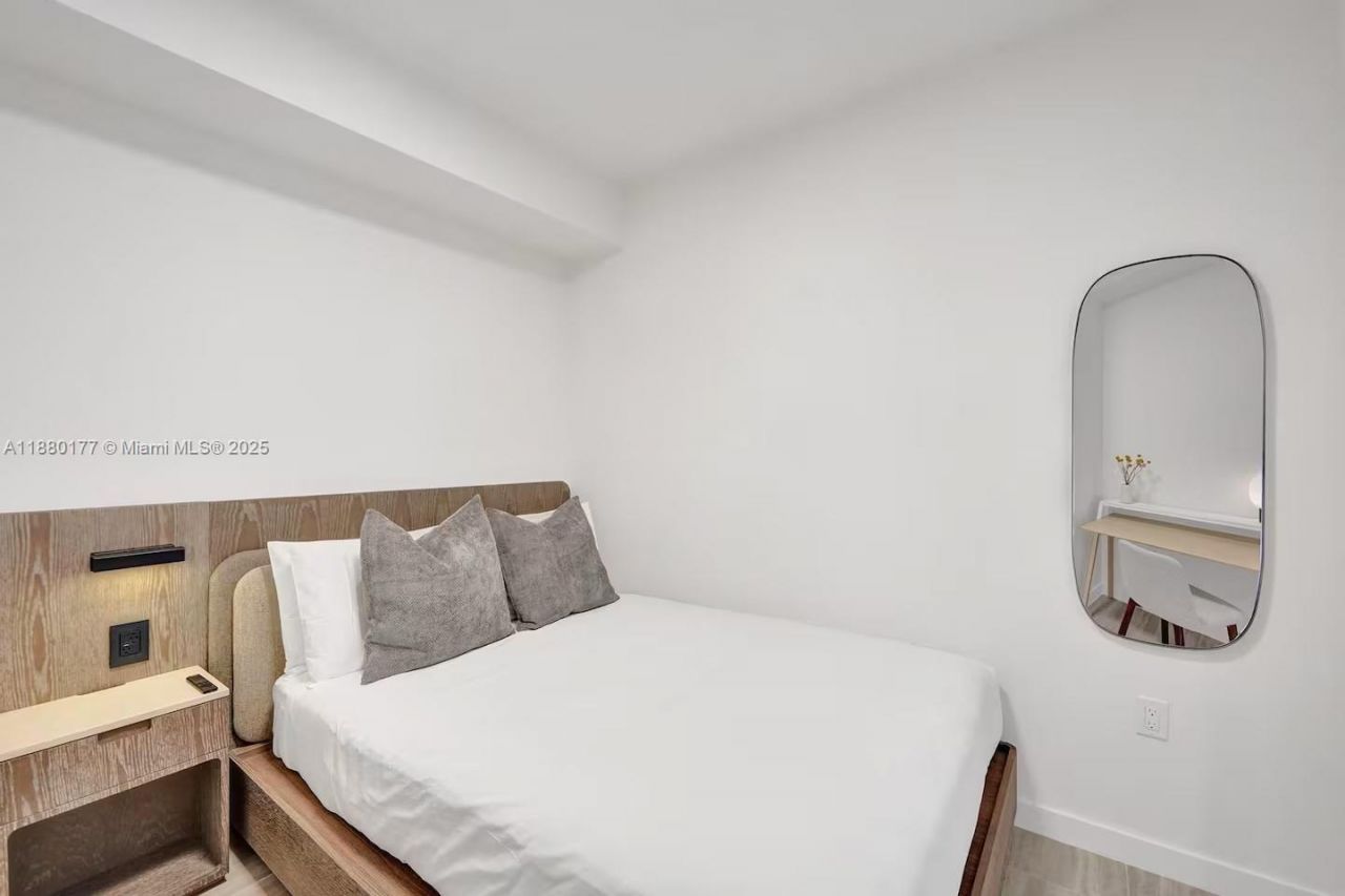 580 72nd Street, Unit 1713, Miami Beach, FL 33141 Photo