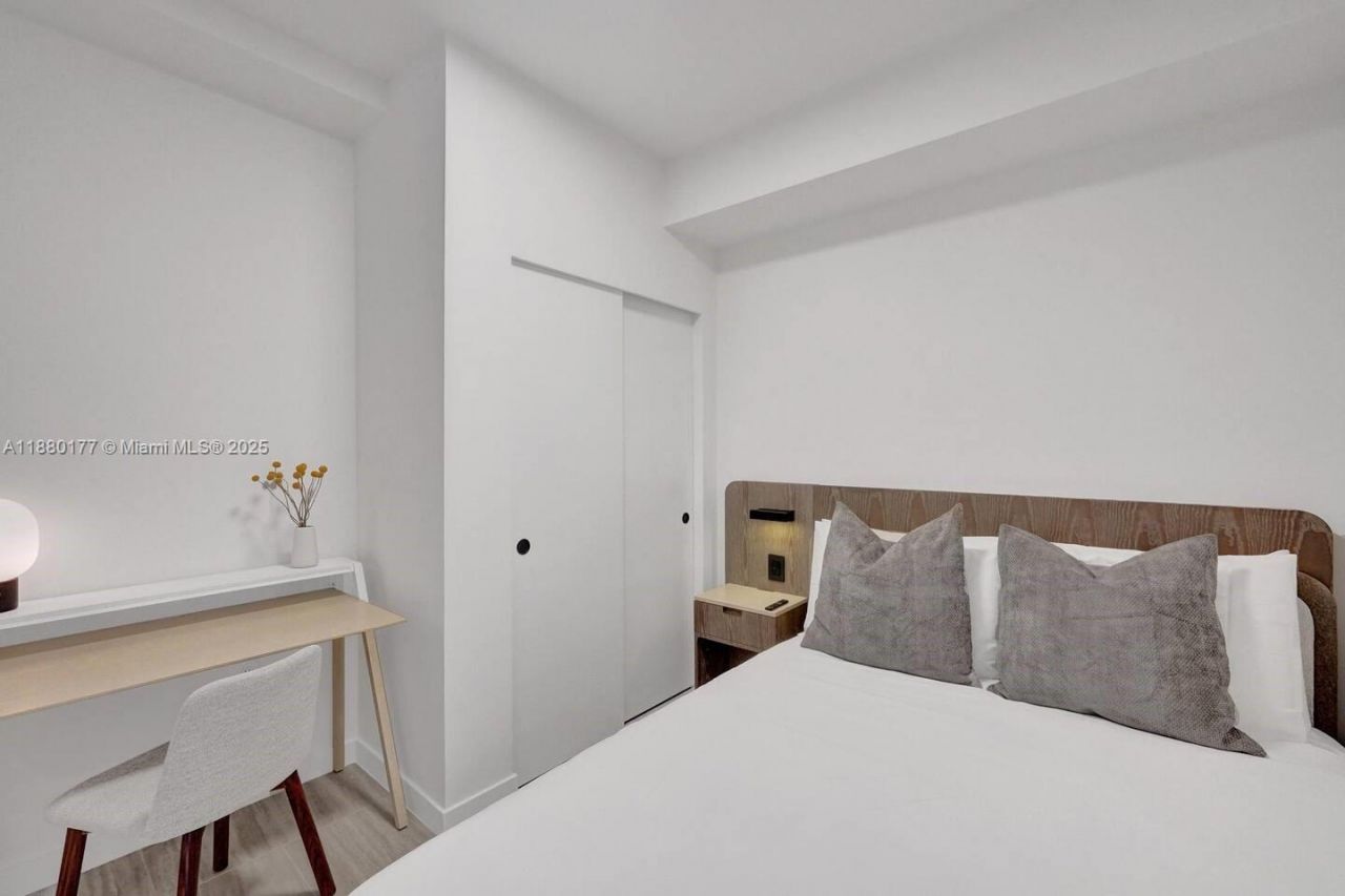 580 72nd Street, Unit 1713, Miami Beach, FL 33141 Photo