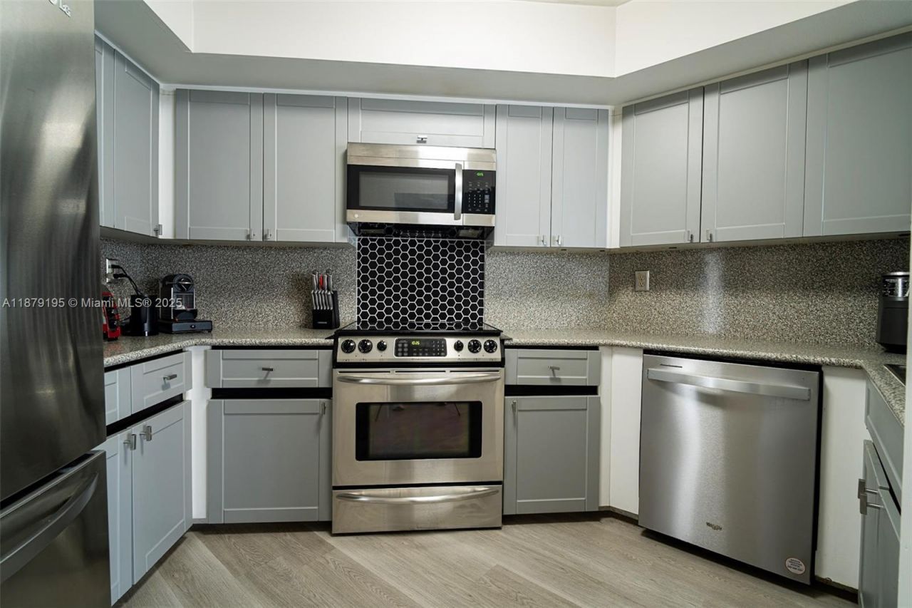 6767 Collins Ave, Unit 401, Miami Beach, FL 33141 Photo