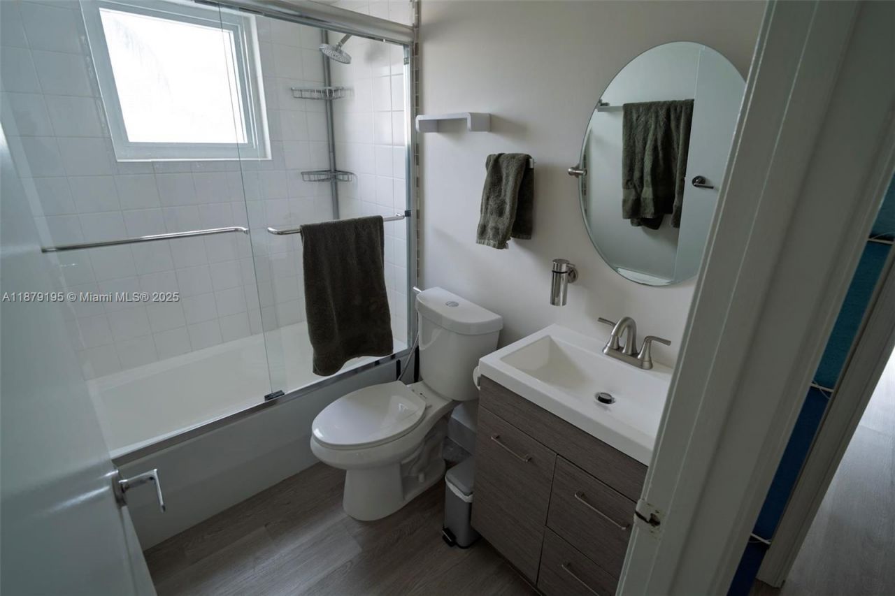 6767 Collins Ave, Unit 401, Miami Beach, FL 33141 Photo