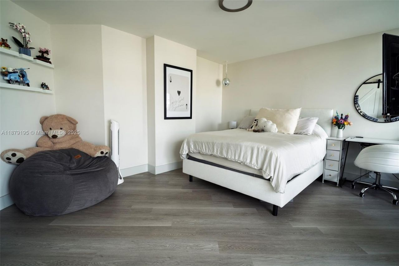 6767 Collins Ave, Unit 401, Miami Beach, FL 33141 Photo