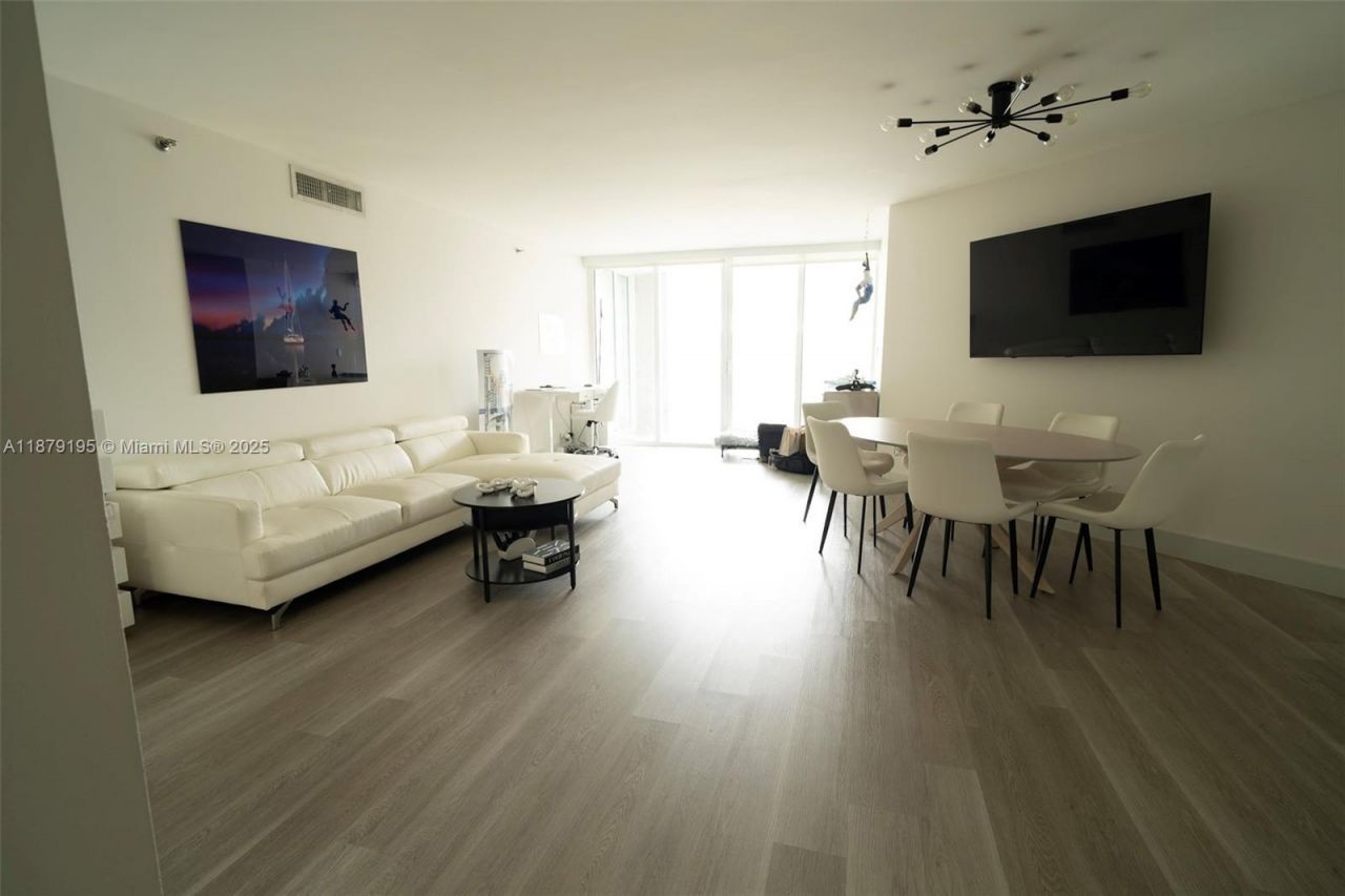 6767 Collins Ave, Unit 401, Miami Beach, FL 33141 Photo