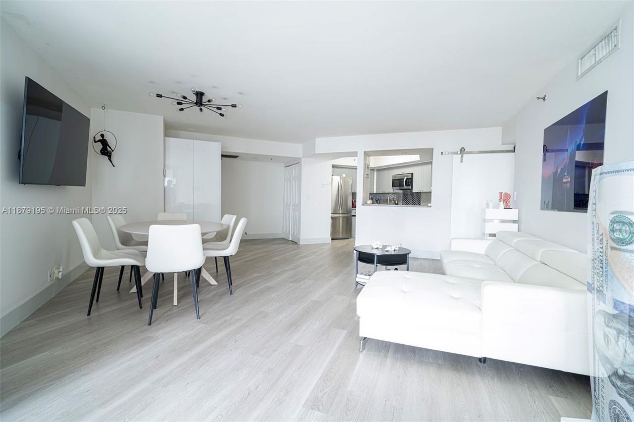 6767 Collins Ave, Unit 401, Miami Beach, FL 33141 Photo