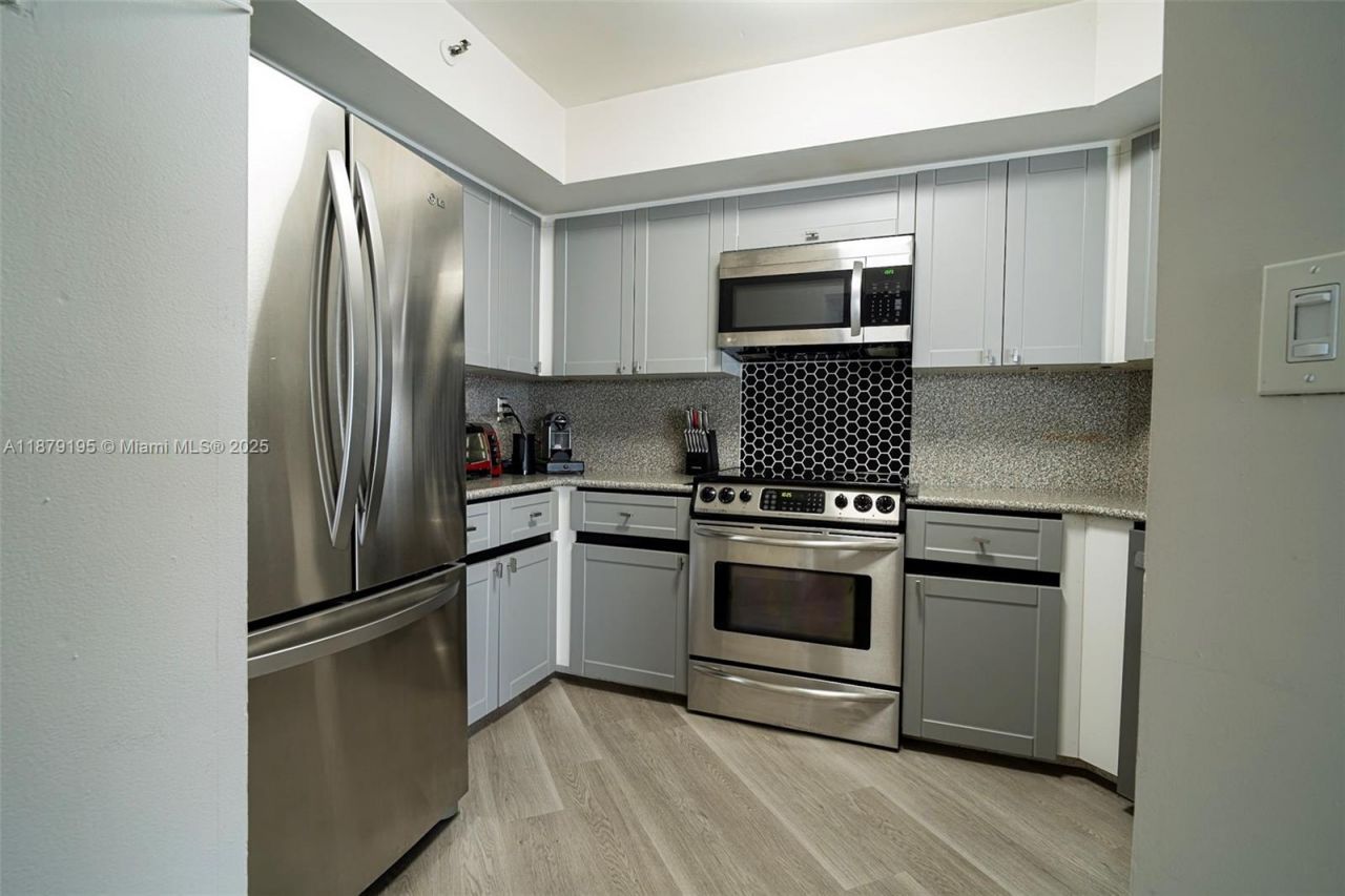 6767 Collins Ave, Unit 401, Miami Beach, FL 33141 Photo