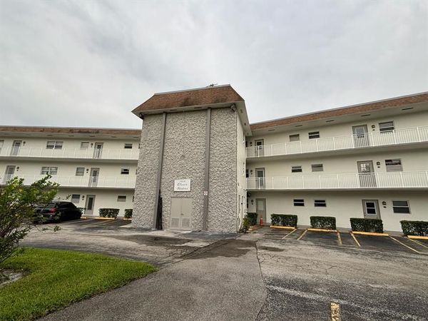 5000 NW 36th Street, Unit 606, Lauderdale Lakes, FL 33319