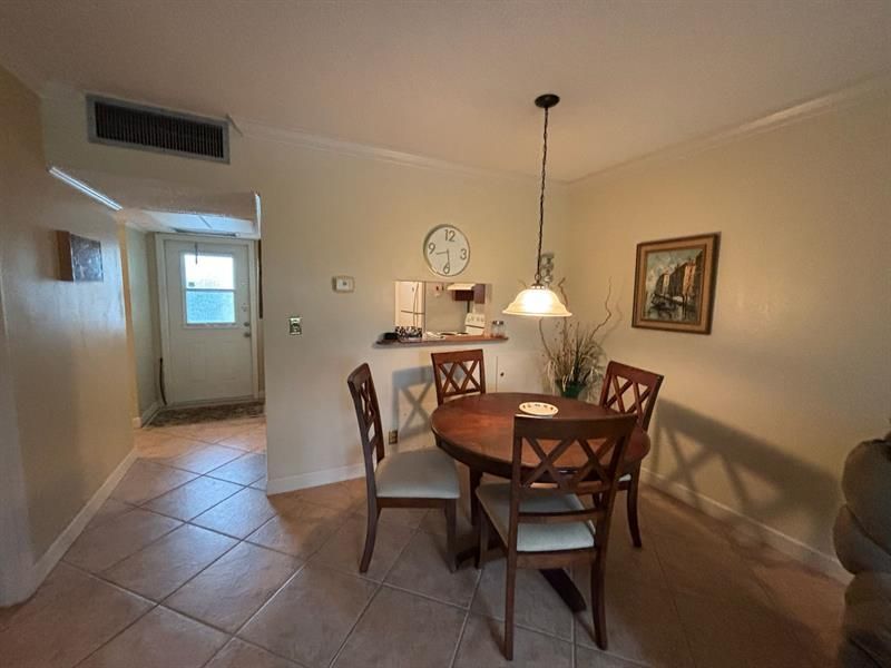 5000 NW 36th Street, Unit 606, Lauderdale Lakes, FL 33319 Photo