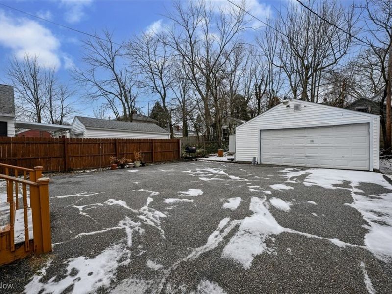 1345 Bellows Street, Akron, OH 44301 Photo 3