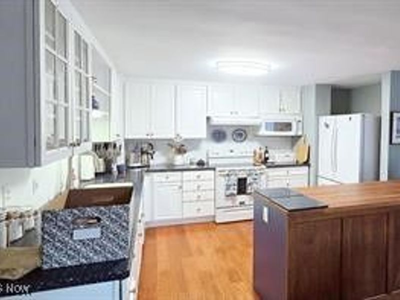 18975 Van Aken Boulevard, Unit 407, Shaker Heights, OH 44122 Photo 3