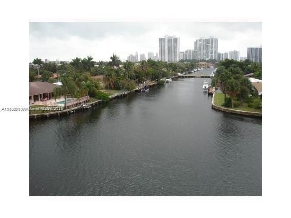 301 Golden Isles Dr, Unit 211, Hallandale Beach, FL 33009