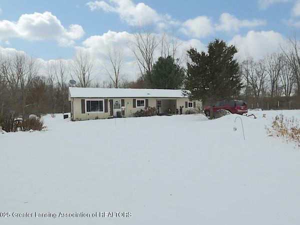 2598 Heeney Road, Stockbridge, MI 49285