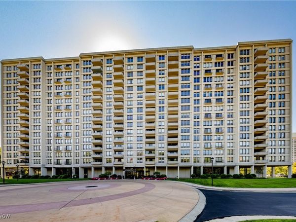 1 Bratenahl Place, Unit 1411, Bratenahl, OH 44108