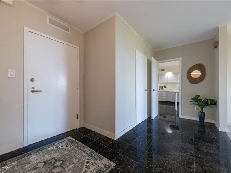 1 Bratenahl Place, Unit 1411, Bratenahl, OH 44108 Photo 10