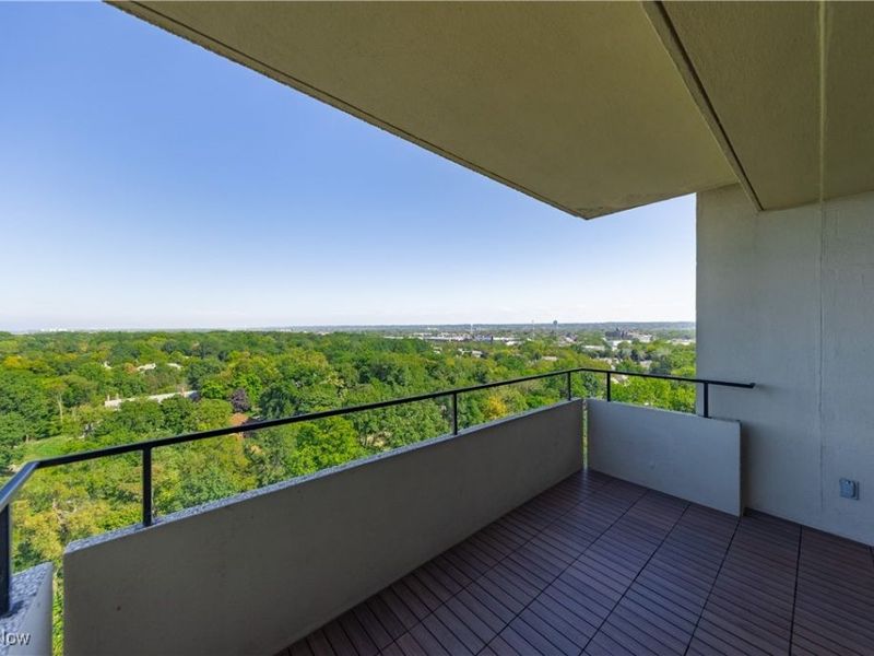 1 Bratenahl Place, Unit 1411, Bratenahl, OH 44108 Photo 32