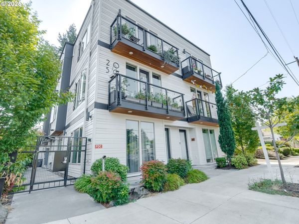 2050 N KILLINGSWORTH ST, Unit 11, Portland, OR 97217