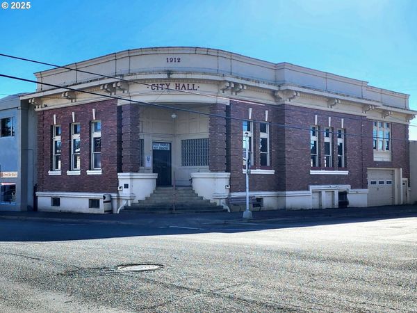 99 E 2ND ST, Coquille, OR 97423