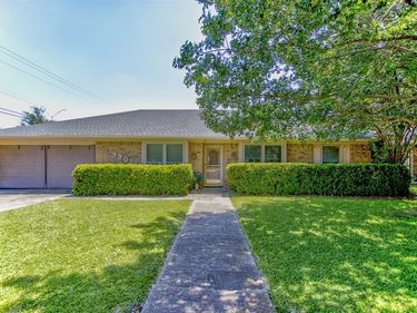 9901 Ivy Leaf Lane, Fort Worth, TX 76108