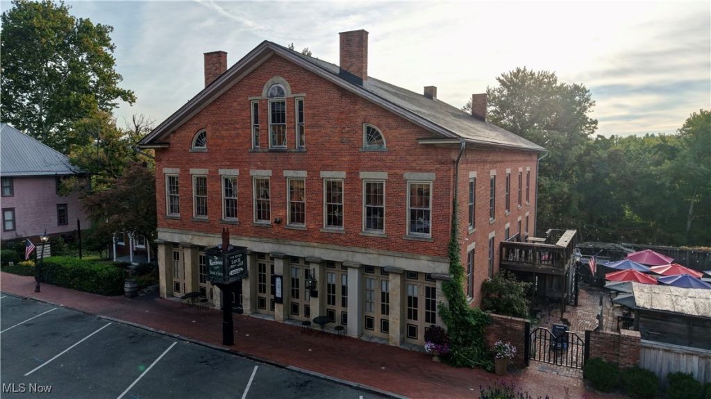 400 Whitewomen Street, Coshocton, OH 43812