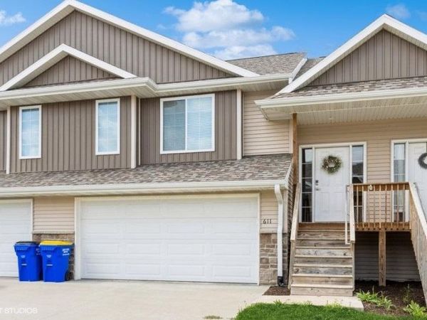 611 Riley Ln, West Branch, IA 52358