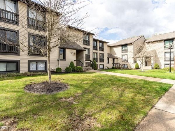 6270 Greenwood, Unit 402, Northfield, OH 44067