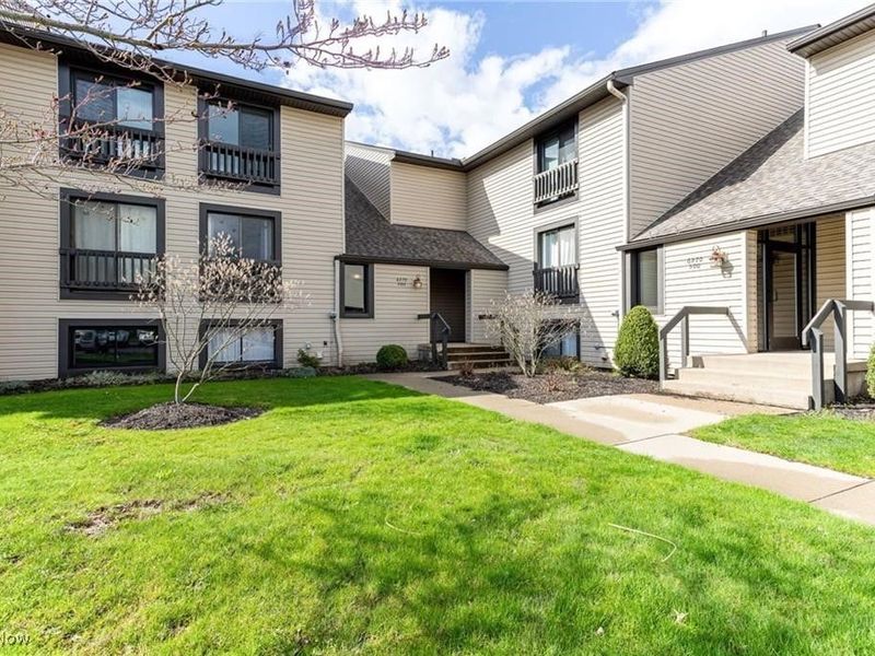 6270 Greenwood, Unit 402, Northfield, OH 44067 Photo 2