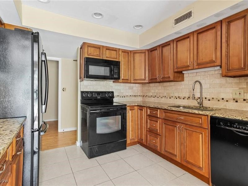 6270 Greenwood, Unit 402, Northfield, OH 44067 Photo 3