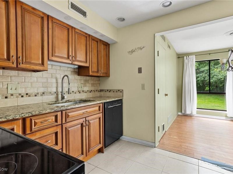 6270 Greenwood, Unit 402, Northfield, OH 44067 Photo 4