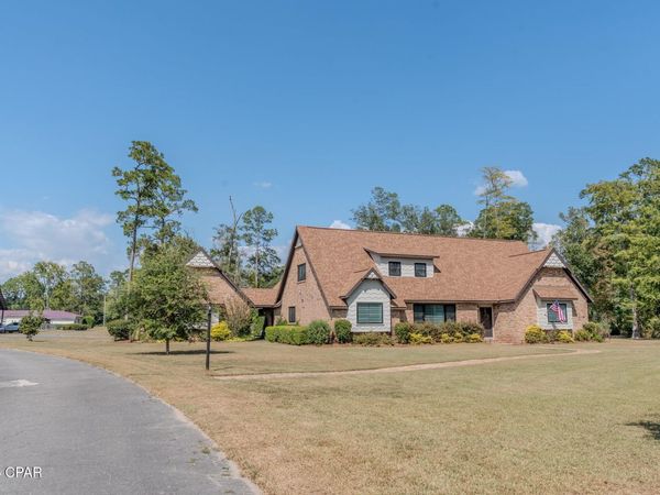 1154 10th Avenue, Graceville, FL 32440