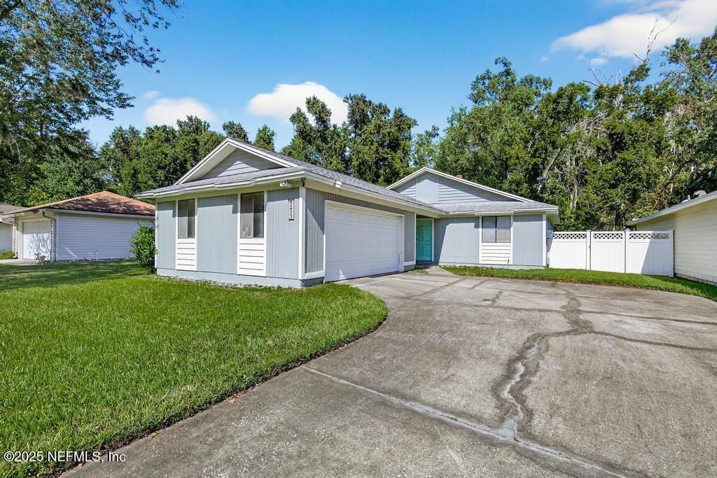 8253 Lake Woodbourne Drive E, Jacksonville, FL 32217 Main Photo