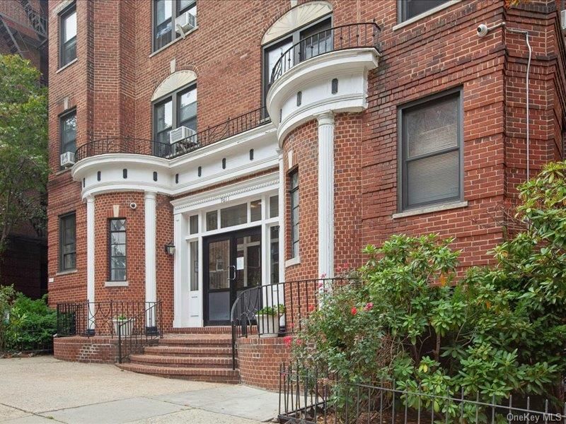 96-11 65 Road, Unit 402, Rego Park, NY 11374 Main Photo