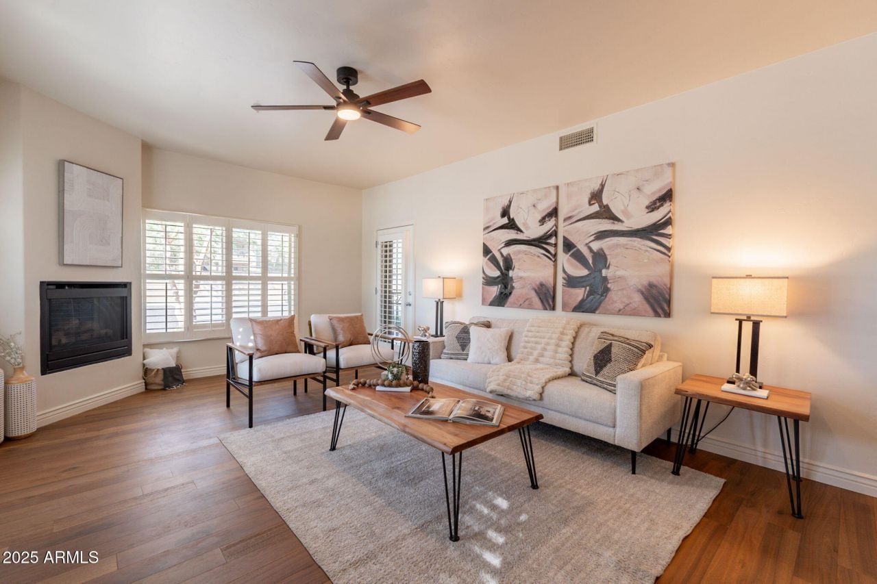 5450 E DEER VALLEY Drive Phoenix, AZ 85054