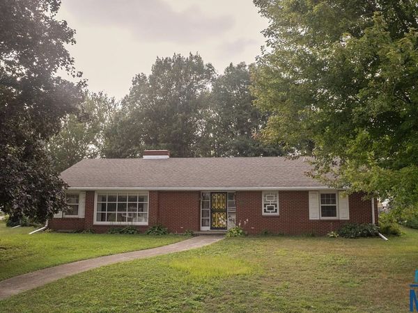 606 CONCORD AVE NE, Orange City, IA 51041