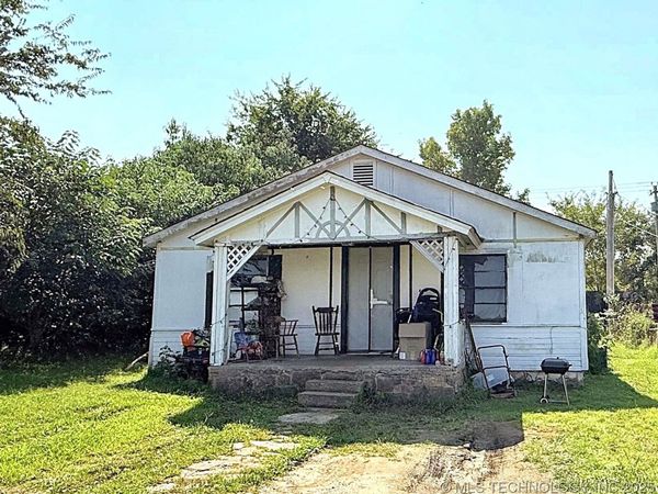 518 E 5th Street , Hulbert, OK 74441