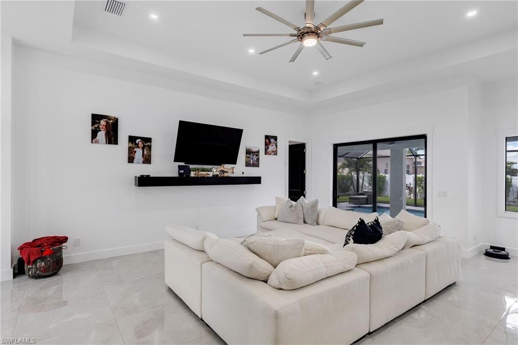 307 NE 6th Ter, Cape Coral, FL 33909 Photo