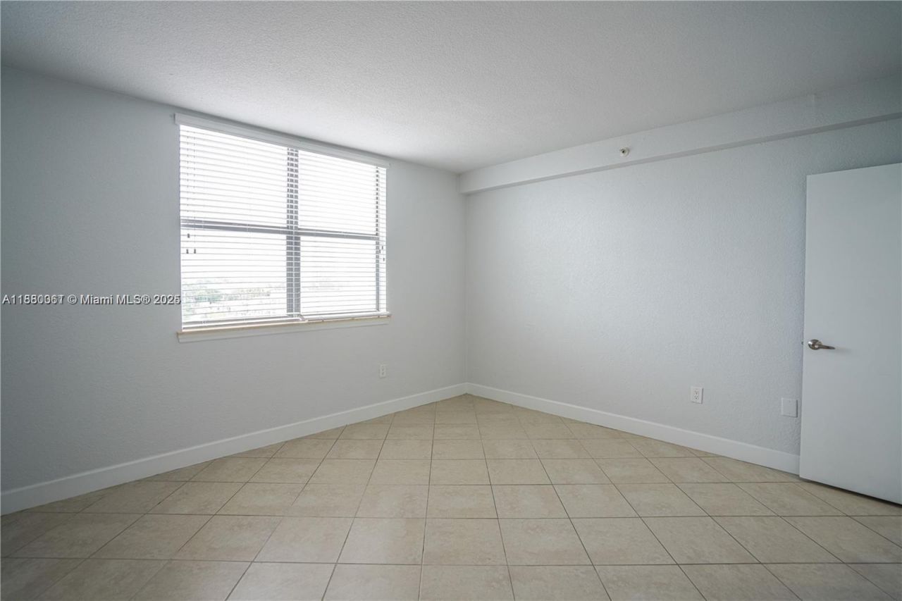 401 69th St, Unit 609, Miami Beach, FL 33141 Photo