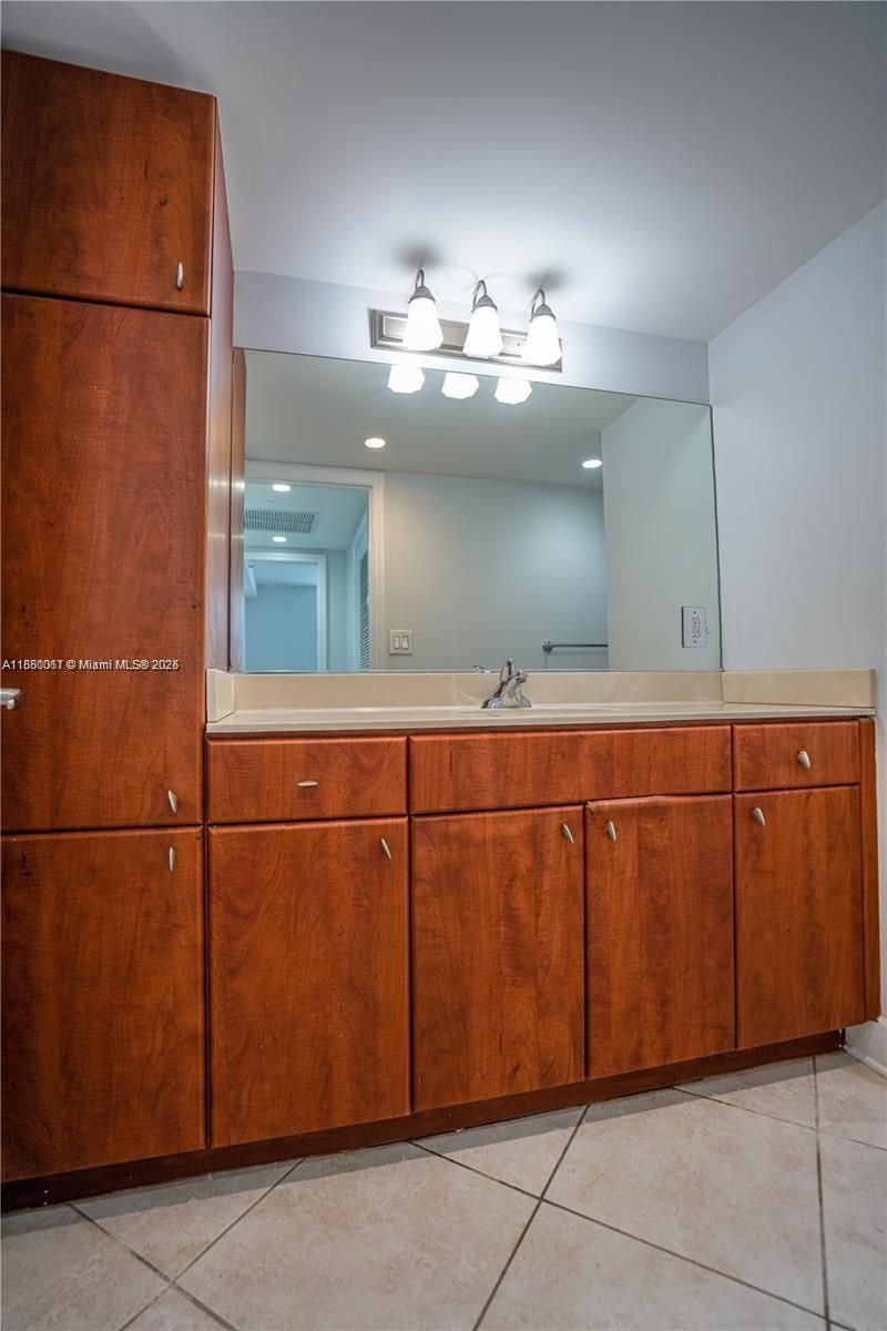 401 69th St, Unit 609, Miami Beach, FL 33141 Photo