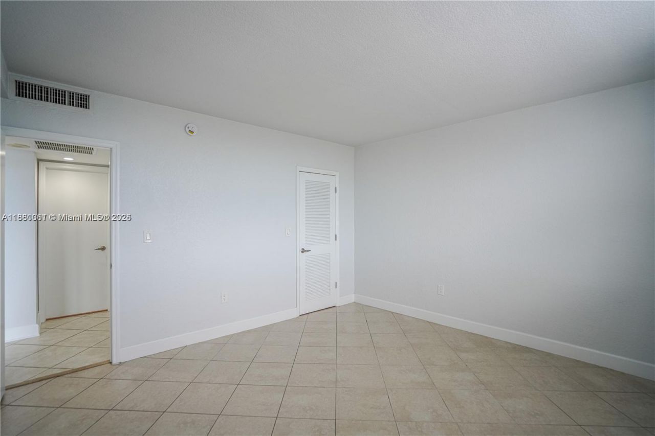 401 69th St, Unit 609, Miami Beach, FL 33141 Photo