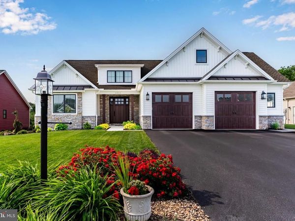 1011 STONEHILL LANE, CARLISLE, PA 17015