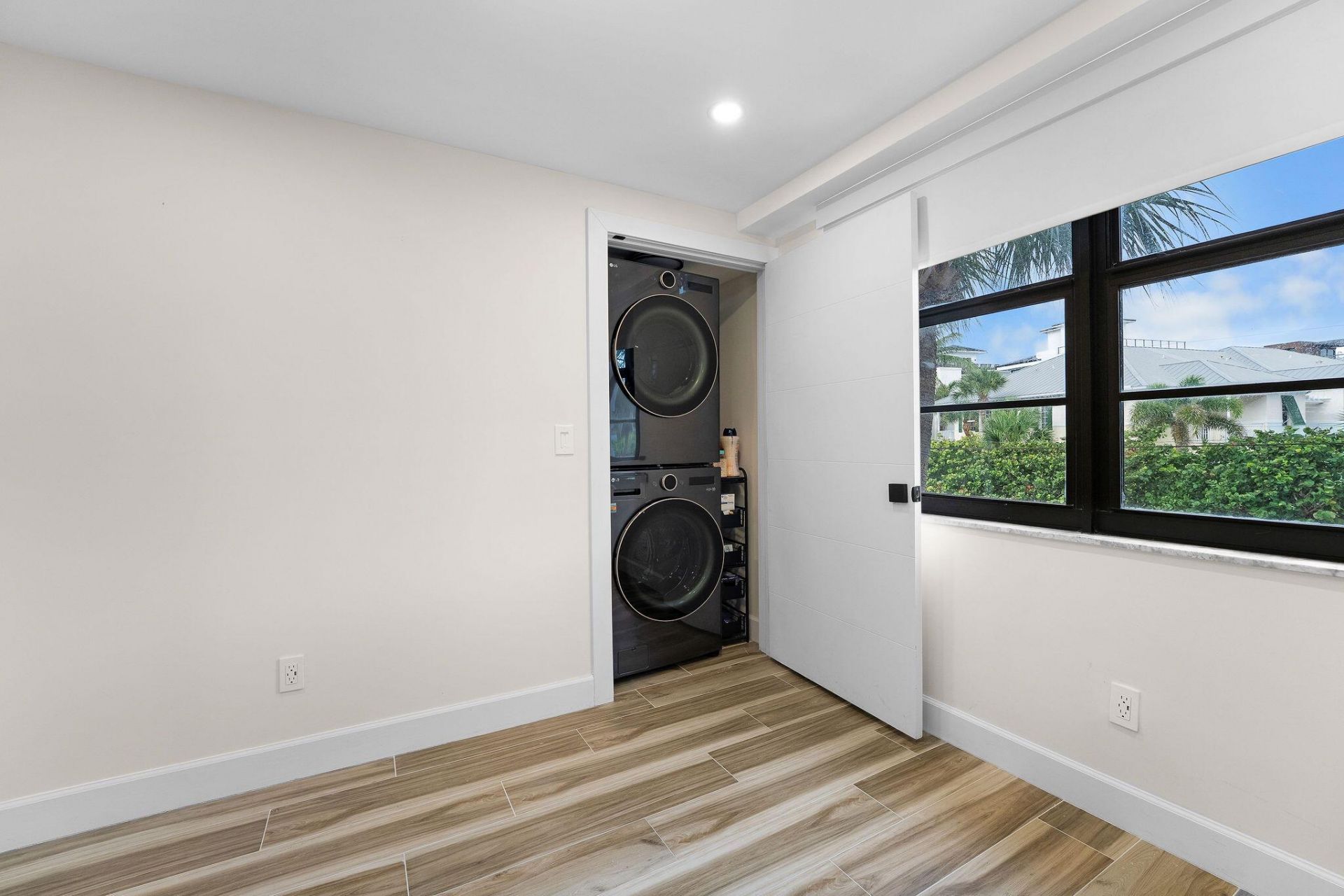 911 Ocean Drive, Unit 201, Juno Beach, FL 33408 Photo