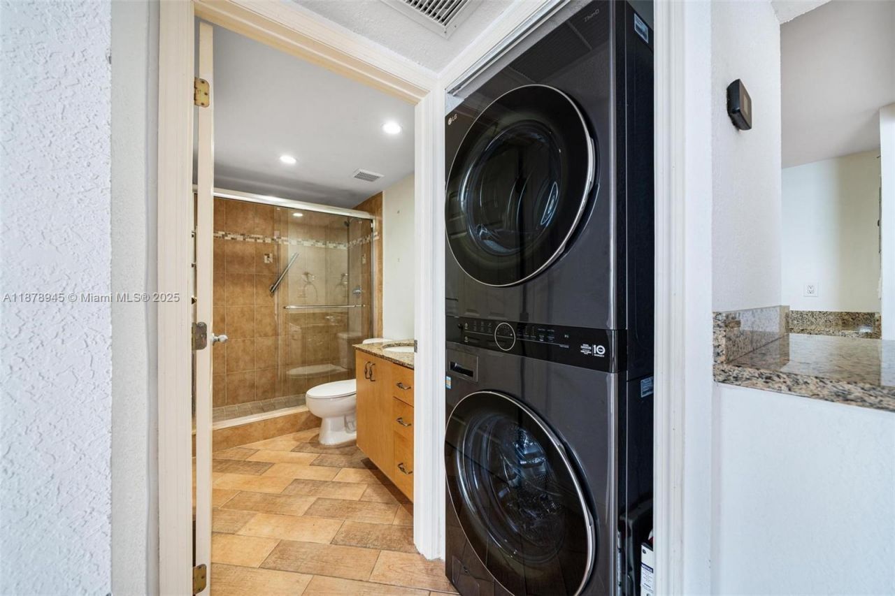 10350 W Bay Harbor Dr, Unit 5R, Bay Harbor Islands, FL 33154 Photo