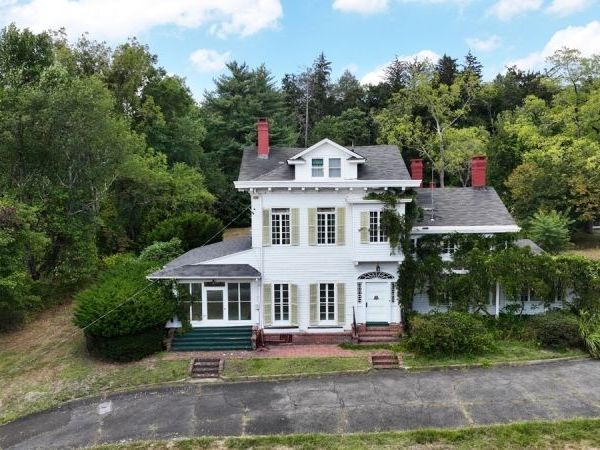 235 Wearimus Rd, Hohokus, NJ 07423