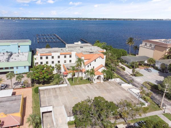 221 SE Osceola Street, Stuart, FL 34994