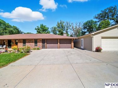 27612 Fontanelle Oaks Circle, Nickerson, NE 68044