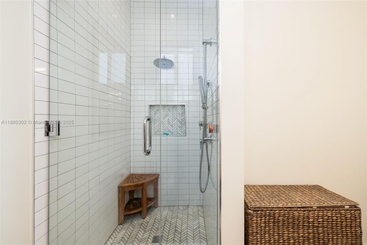 96 W Plaza Del Sol, Islamorada, FL 33036 Photo