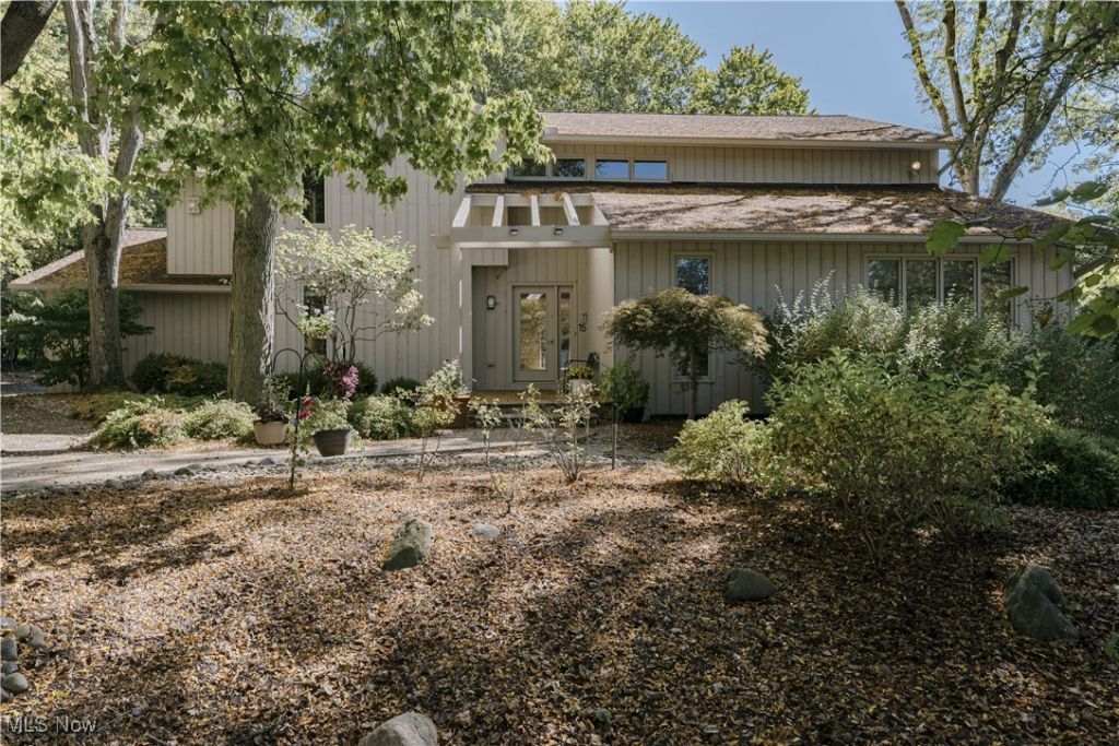 15 Laurel Hill Lane, Pepper Pike, OH 44124 Main Photo