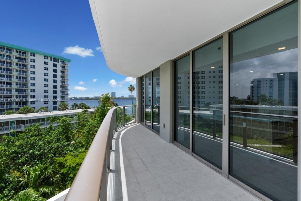 1135 103rd St, Unit 408, Bay Harbor Islands, FL 33154 Photo