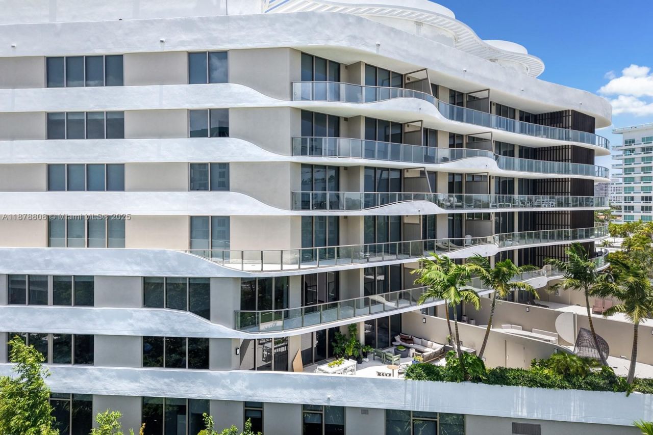 1135 103rd St, Unit 408, Bay Harbor Islands, FL 33154 Photo