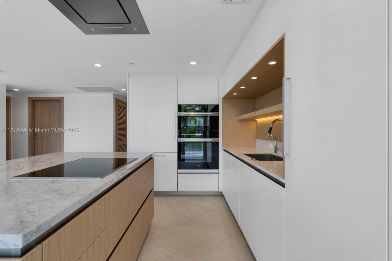 1135 103rd St, Unit 408, Bay Harbor Islands, FL 33154 Photo