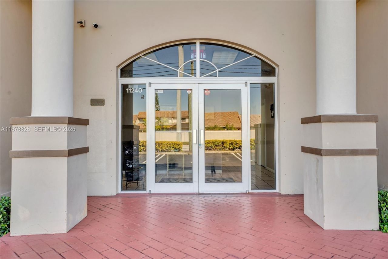 11240 SW 88th St, Unit 204, Miami, FL 33176 Photo