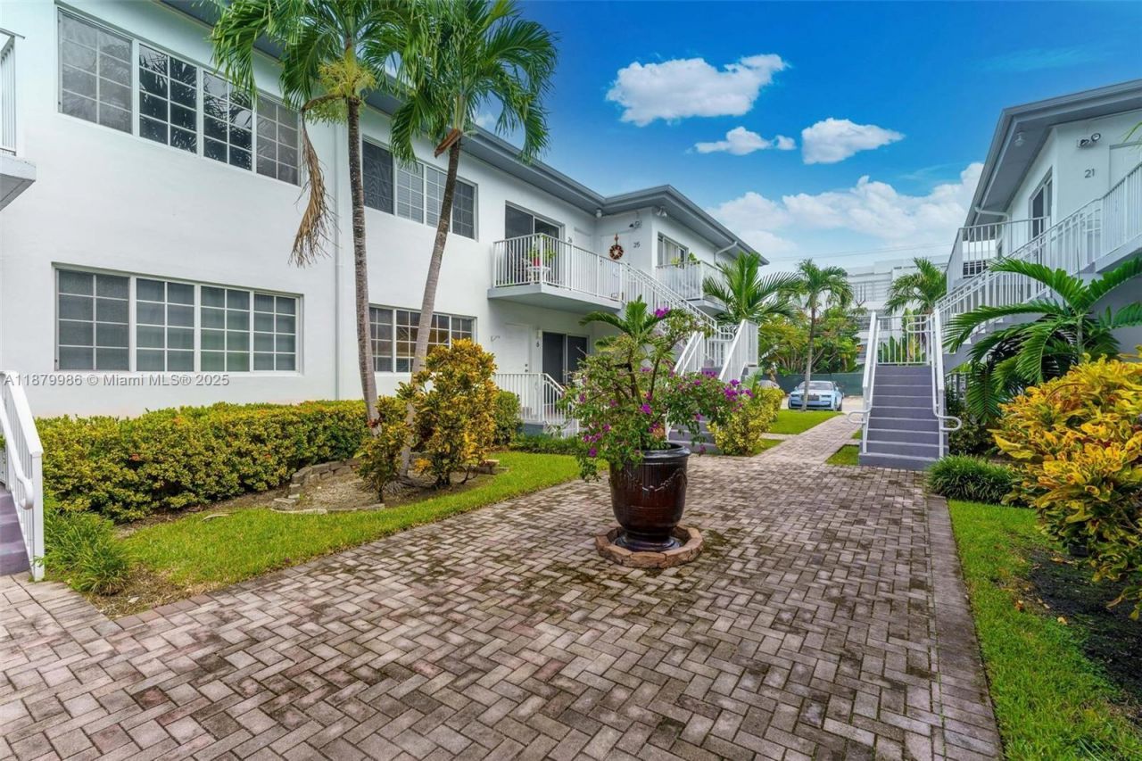 9280 Bay Harbor Ter, Unit 26, Bay Harbor Islands, FL 33154 Photo